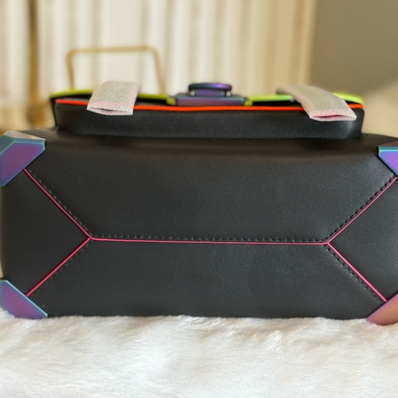 NWT Michael Kors Manhattan Contrast Trim Satchel with Strap. Black - Picture 6 of 14